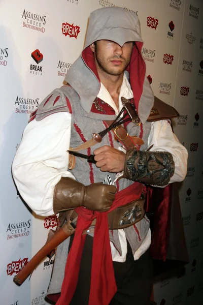 Enzio bei der Weltpremiere der "Assassin 's Creed Bruderschaft", hollywood, ca. 11-15-10 — Stockfoto