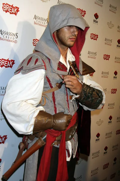 Enzio bei der Weltpremiere der "Assassin 's Creed Bruderschaft", hollywood, ca. 11-15-10 — Stockfoto
