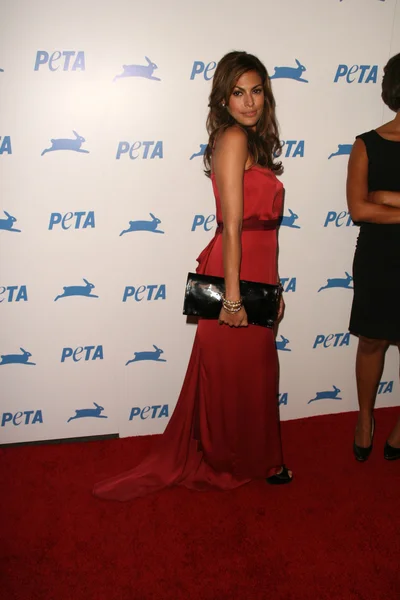 Eva Mendes på Peta: s 30 årsfest och humanitära Awards, Hollywood Palladium, Hollywood, Ca. 09-25-10 — Stockfoto