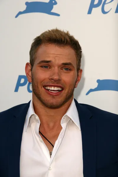 Kellan lutz na peta 30 výročí slavnostní a humanitární ocenění, hollywood palladium, hollywood, ca. 09-25-10 — Stock fotografie