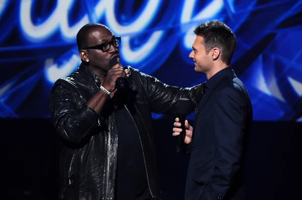 Randy Jackson ve Ryan Seacrest at "American Idol" Sezon 10 Yargıçlar Duyuru, Forum, Inglewood, Ca. 09-22-10 — Stok fotoğraf