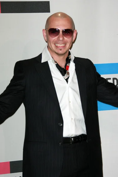 Pitbull в 2010 American Music Awards Press Room, Nokia Theater, Лос-Анджелес, Калифорния. 11-21-10 — стоковое фото