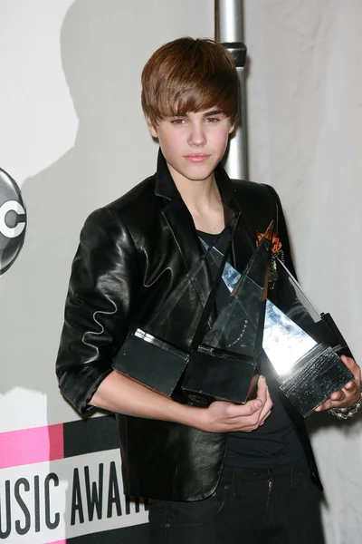 Justin bieber på 2010 american music awards Pressrum, nokia theater, los angeles, ca. 11-21-10 — Stockfoto