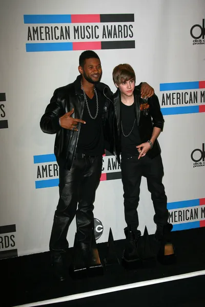 Usher, Justin Bieber —  Fotos de Stock