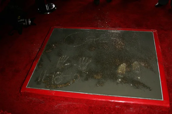 Cher 's Hand and Foot Prints — стоковое фото