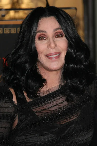 Cher cher'ın el ve ayak izi töreni, grauman's Çince tiyatro, hollywood, ca. 11-18-10 — Stok fotoğraf