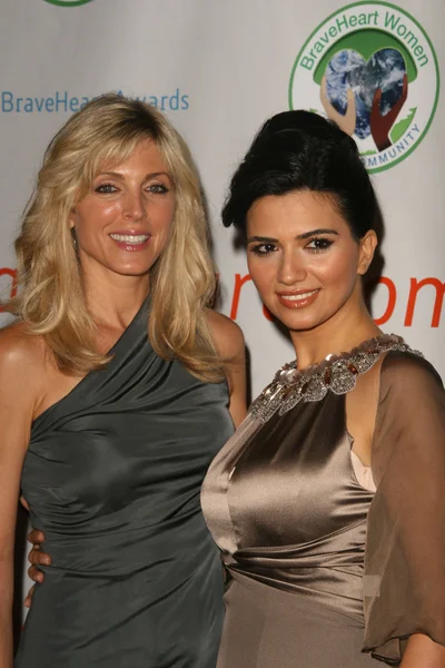 Marla Maples and Ellie Drake at the 2010 BraveHeart Awards, Hyatt Regency Century Plaza Hotel, Century City, CA. 10-09-10 — стокове фото