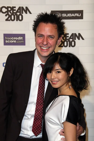 James Gunn and Mia Matsumiya — ストック写真