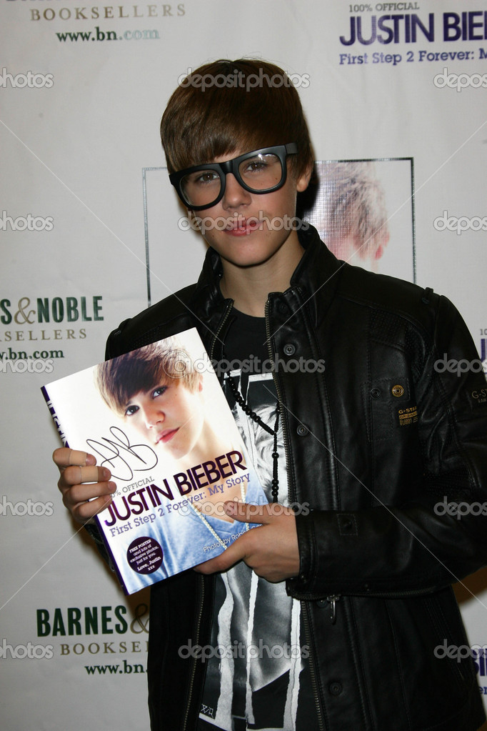 Джастин Бибер В Магазине, Чтобы Подписать Копии "Justin Bieber.