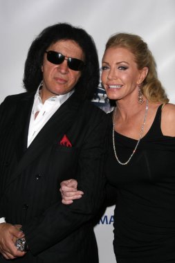 Gene Simmons ve Shannon Kanser 