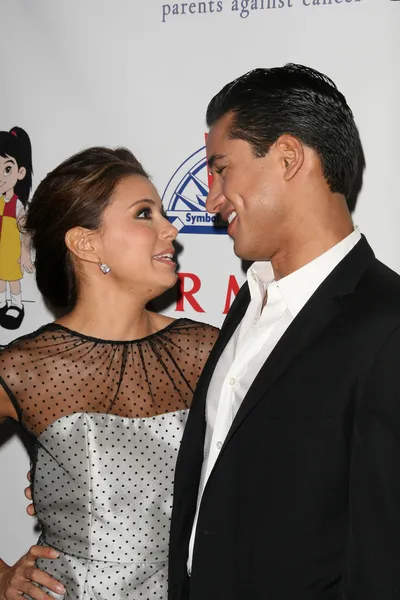 Eva Longoria Parker, Mario López en la Gala del 25 Aniversario de Padres Contra El Cáncer, Hollywood Palladium, Hollywood, CA. 09-23-10 —  Fotos de Stock