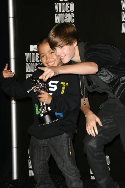 Justin Bieber à la salle de presse des MTV Video Music Awards 2010, Nokia Theatre L.A. LIVE, Los Angeles, CA. 08-12-10 — Photo