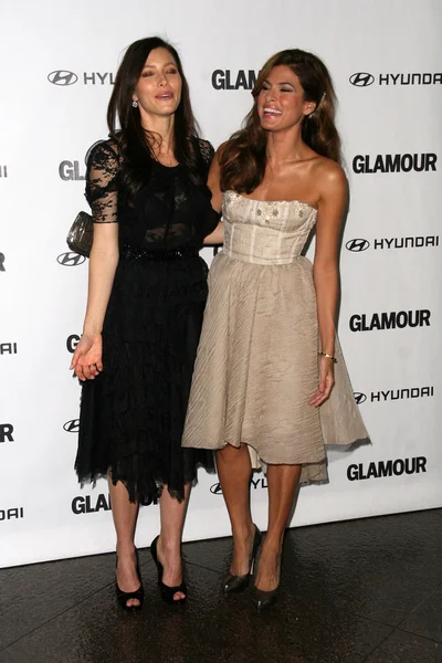 Jessica Biel dan Eva Mendes di Glamour Reel Moments, Directors Guild Theater, Los Angeles, CA 10-25-10 — Stok Foto