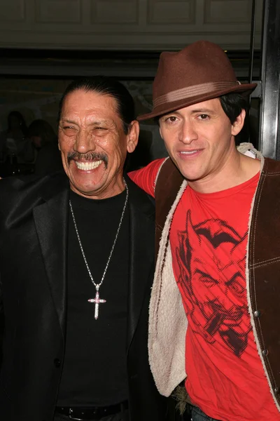 Danny trejo en clifton collins jr. op de wereldpremière van "duivel," de london, west hollywood, ca. 09-15-10 — Stockfoto