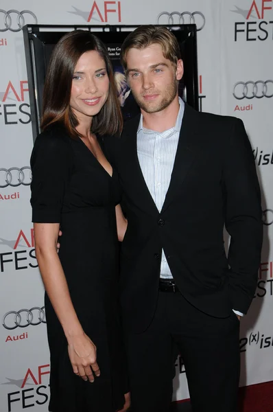 Mike Vogel, Courtney Vogel at the "Blue Valentine" Screening at AFI Fest 2010, Chinese Theater, Hollywood, CA. 11-06-10 — Stock Photo, Image