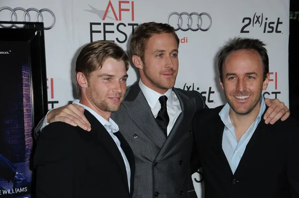 Mike Vogel, Ryan Gosling, Derek Cianfrance en la proyección de "Blue Valentine" en AFI Fest 2010, Chinese Theater, Hollywood, CA. 11-06-10 — Foto de Stock