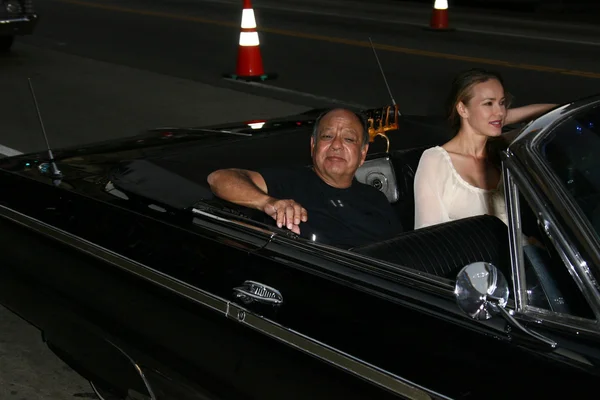 Cheech Marin and wife Natasha — 图库照片