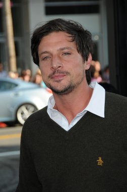 Simon Rex