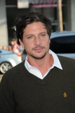 Simon Rex