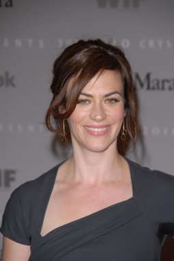 Maggie Siff at 2010 Crystal + Lucy Ödülleri: Yeni Bir Çağ, Century Plaza, Century City, Ca. 06-01-10