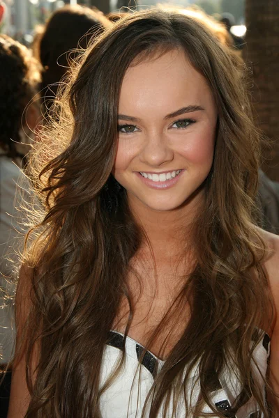 Madeline Carroll på "vänt" Los Angeles Premiere, ArcLight, Hollywood, ca. 07-26-10 — Stockfoto