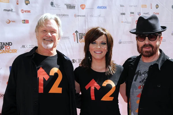 Kris Kristofferson, Martina McBride y Dave Stewart en el 2010 Stand Up To Cancer, Sony Studios, Culver City, CA. 09-10-10 — Foto de Stock