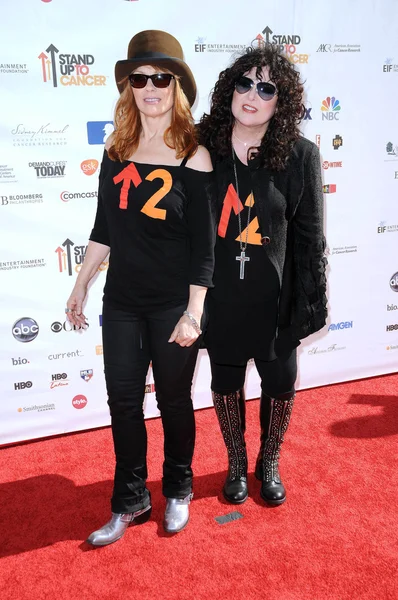 Nancy Wilson and Ann Wilson at the 2010 Stand Up To Cancer, Sony Studios, Culver City, CA. 09-10-10 — Stock Photo, Image