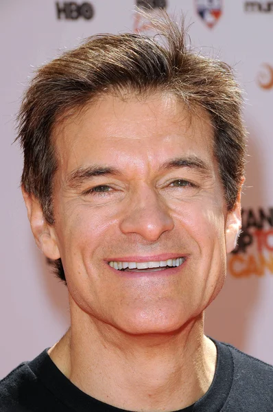 Mehmet oz auf der Stand up to cancer 2010, sony studios, culver city, ca. 10-09-10 — Stockfoto