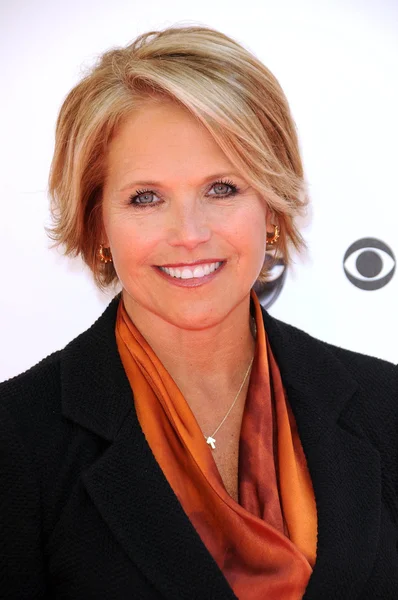 Katie couric på 2010 stativet upp till cancer, sony studios, culver city, ca. 09-10-10 — Stockfoto