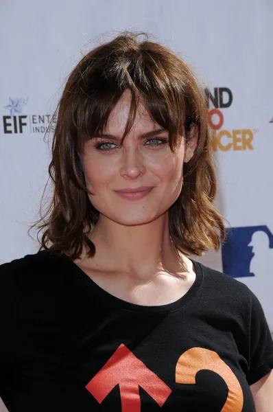 Emily deschanel på 2010 stativet upp till cancer, sony studios, culver city, ca. 09-10-10 — Stockfoto