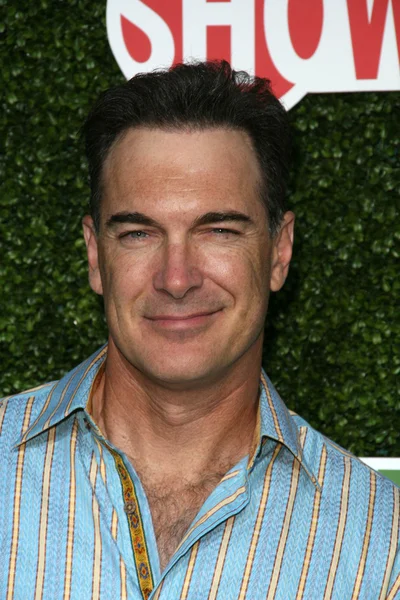Patrick Warburton alla CBS, The CW, Showtime Summer Press Tour Party, Beverly Hilton Hotel, Beverly Hills, CA. 07-28-10 — Foto Stock