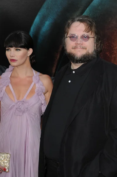Delphine Chaneac i Guillermo del Toro w "splice" Los Angeles Premiere, Teatr chiński, Hollywood, CA. 06-02-10 — Zdjęcie stockowe