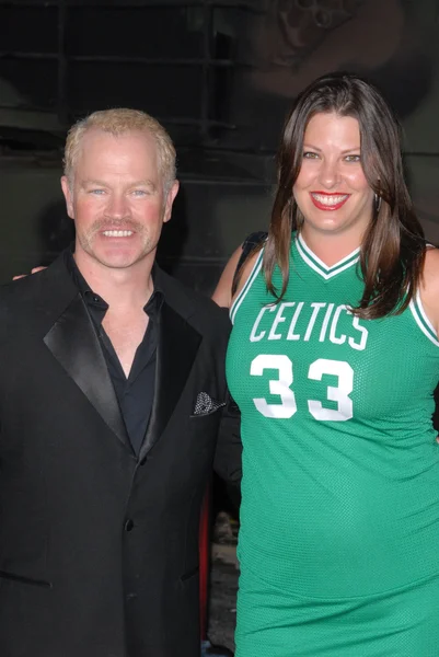 Neal McDonough en vrouw in "The A-team" Los Angeles Premiere, Chinees theater, Hollywood, ca. 06-03-10 — Stockfoto