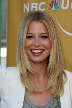 Ellen Woglom