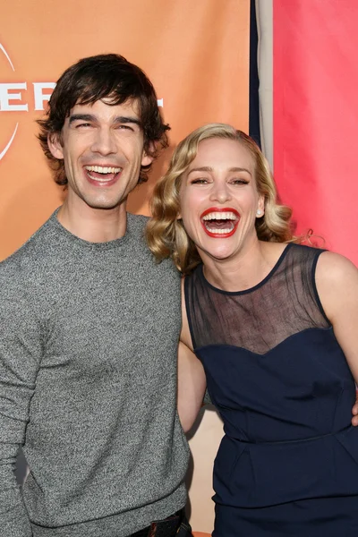 Christopher Gorham and Piper Perabo at the NBC Summer Press Tour Party, Beverly Hilton Hotel, Beverly Hills, CA. 07-30-10 — Stock Photo, Image