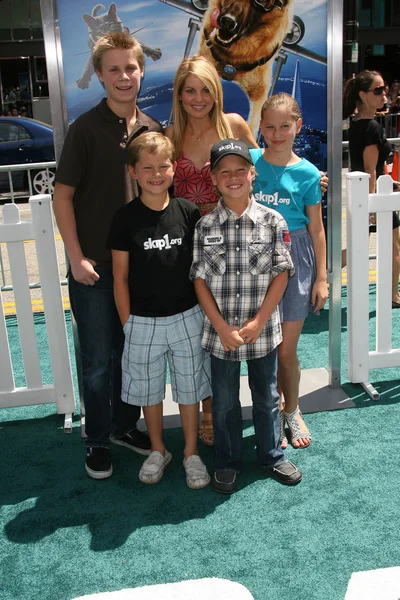 Candace Cameron Bure at the "Cats and Dogs The Revenge Of Kitty Galore" World Premiere, Chinese Theater, Hollywood, CA. 07-25-10 — Stock Photo, Image