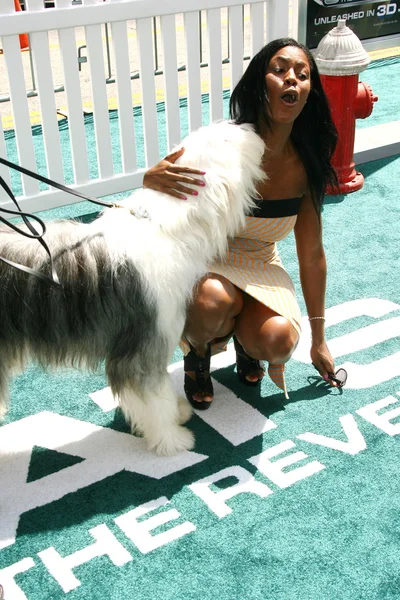 Omarosa manigault-stallworth no "gatos e cães a vingança de kitty galore" world premiere, o teatro chinês, hollywood, ca. 25/07/10 — Fotografia de Stock