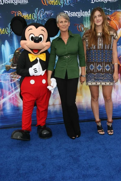 Jamie lee curtis en dochter annie op de wereldpremière van 'wereld van kleur,' disney's california adventure, amaheim, ca. 06-10-10 — Stockfoto