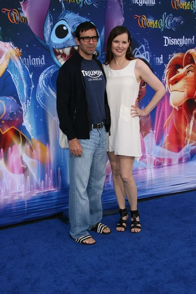 Reza Jarrahy et Geena Davis — Photo