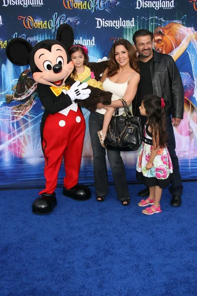 Maria Canals-Barrera and Family at the World Premiere of 'World Of Color,' Disney's California Adventure, Amaheim, CA. 06-10-10 — 图库照片