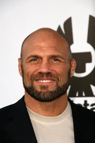 Randy Couture à la projection du film "The Expendables", Chinese Theater, Hollywood, CA. 08--03-10 — Photo