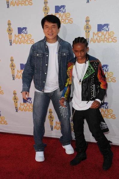 Jackie Chan e Jaden Smith no MTV Movie Awards Arrivals 2010, Gibson Amphitheatre, Universal City, CA. 06-06-10 — Fotografia de Stock