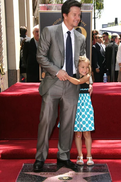 Mark Wahlberg and daughter Ella at Mark Wahlberg's Star Ceremony on the Hollywood Walk Of Fame, Hollywood, CA. 07-29-10 — Stockfoto