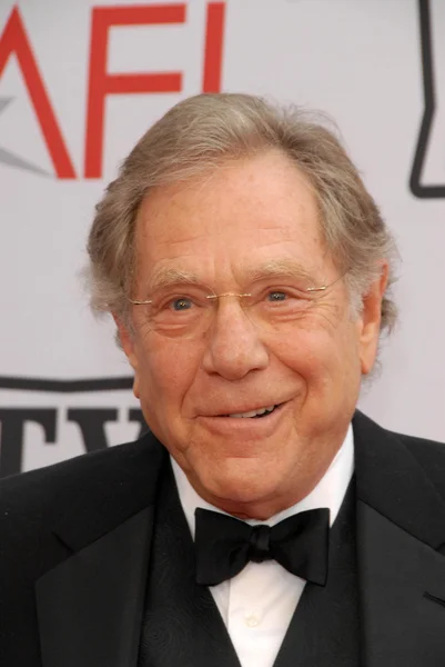 George Segal at the The AFI Life Achievement Award Honoring Mike Nichols presented by TV Land, Sony Pictures Studios, Culver City, CA. 06-10-10 — 图库照片