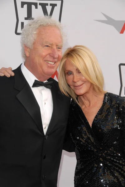 John Marshall e Joan Van Ark no The AFI Life Achievement Award Honrando Mike Nichols apresentado pela TV Land, Sony Pictures Studios, Culver City, CA. 06-10-10 — Fotografia de Stock