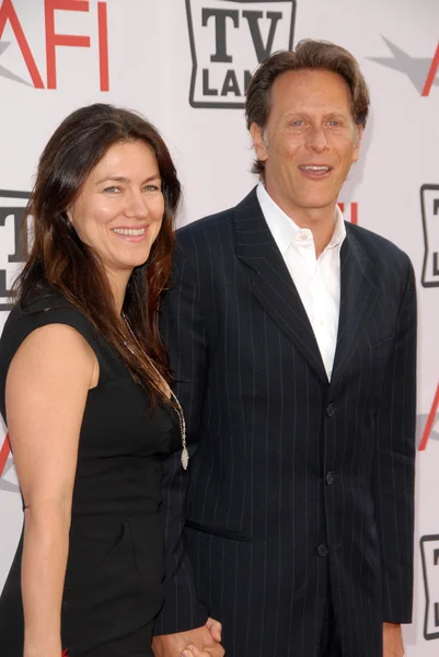 Steven Weber y su esposa Juliette Hohnen — Foto de Stock