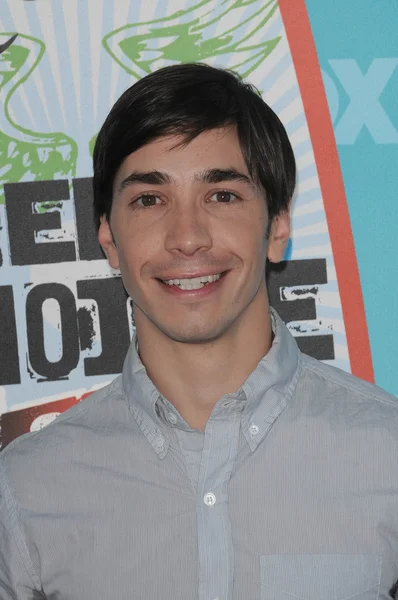 Justin long bei den teen choice awards 2010 - ankünfte, gibson amphitheater, universal city, ca. 08-08-10 — Stockfoto