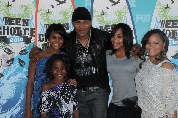 LL Cool J and family at the 2010 Teen Choice Awards - Arrivals, Gibson Amphitheater, Universal City, CA. 08-08-10 — Stok fotoğraf
