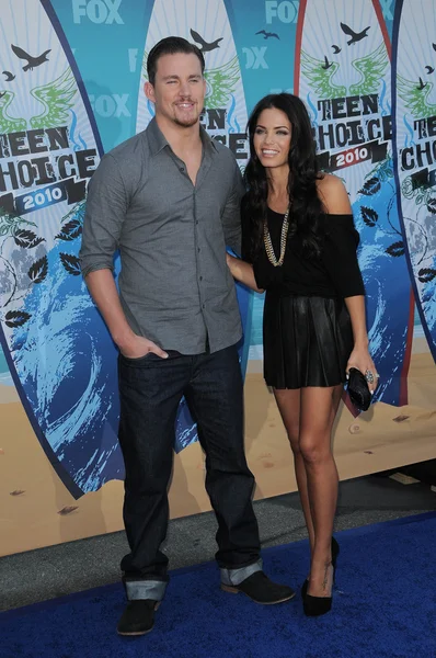 Channing Tatum and Jenna Dewan at the 2010 Teen Choice Awards - Arrivals, Gibson Amphitheater, Universal City, CA. 08-08-10 — Stock Photo, Image