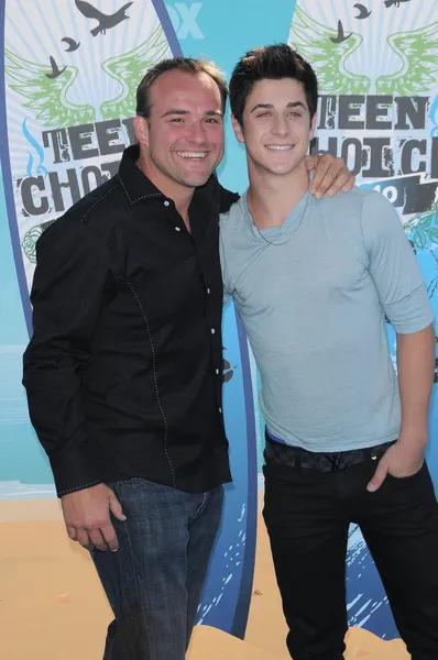 David DeLuise and David Henrie at the 2010 Teen Choice Awards - Arrivals, Gibson Amphitheater, Universal City, CA. 08-08-10 — Zdjęcie stockowe